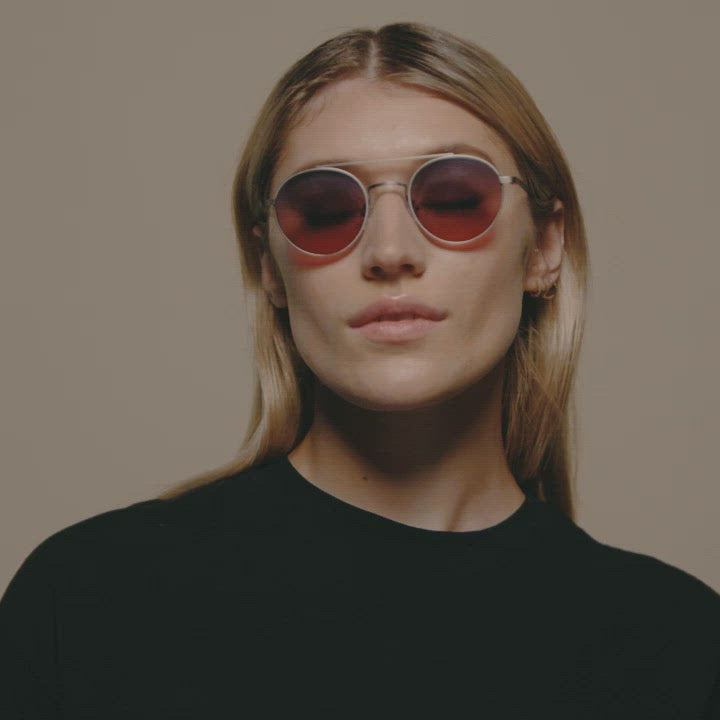 Load video: Tens Keaton Original / Gold Sunglasses Female Model Video