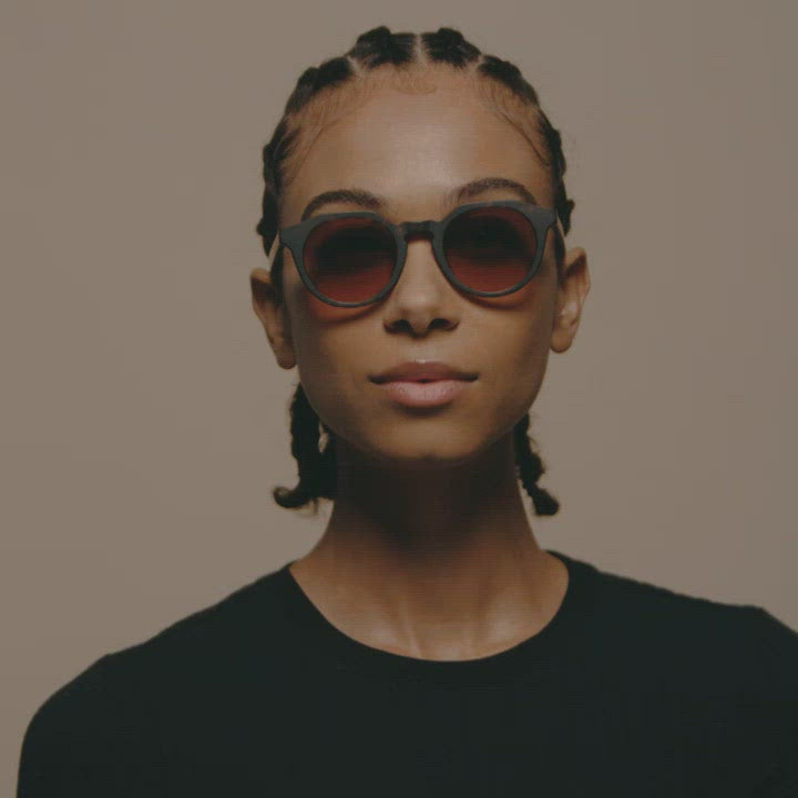 Load video: Tens Rae Evergreen / Charcoal Sunglasses Female Model Video