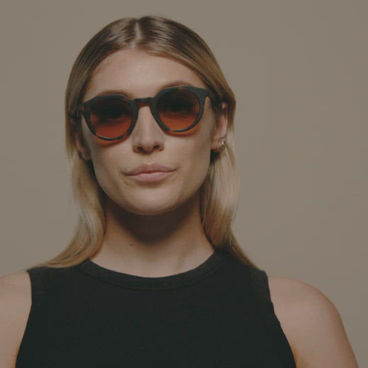 Load video: Tens Carter Original / Sand Crystal Original / Honeycomb Original / Grey Crystal Sunglasses Female Model Video